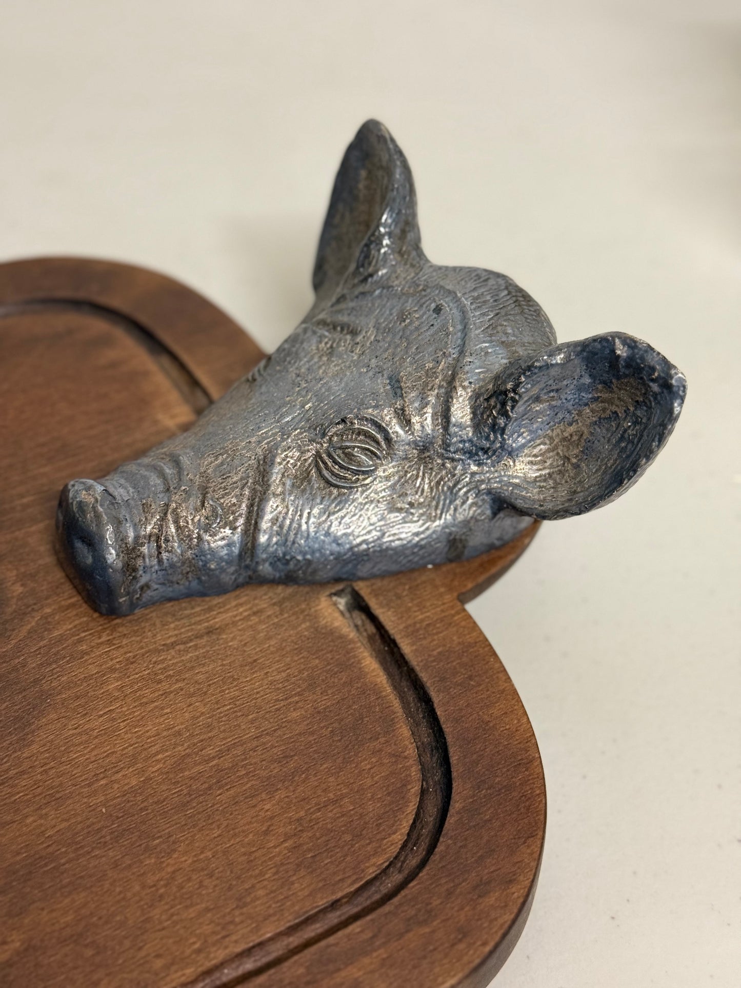 Valenti Cutting Board with Pig’s Head