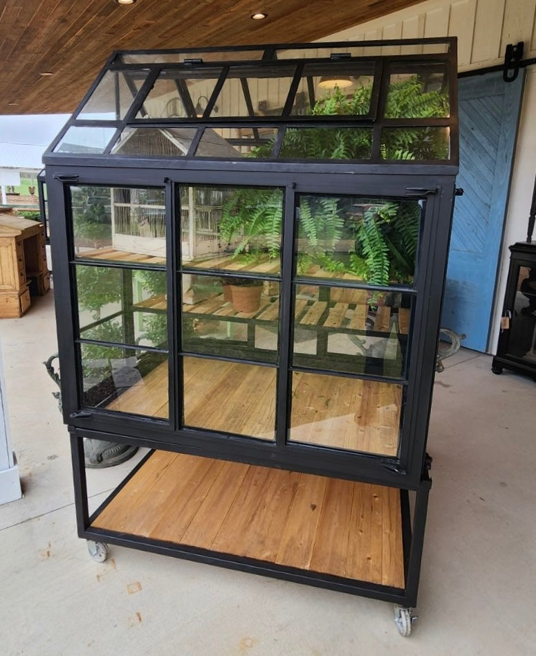 Metropolitan Retreat Greenhouse
