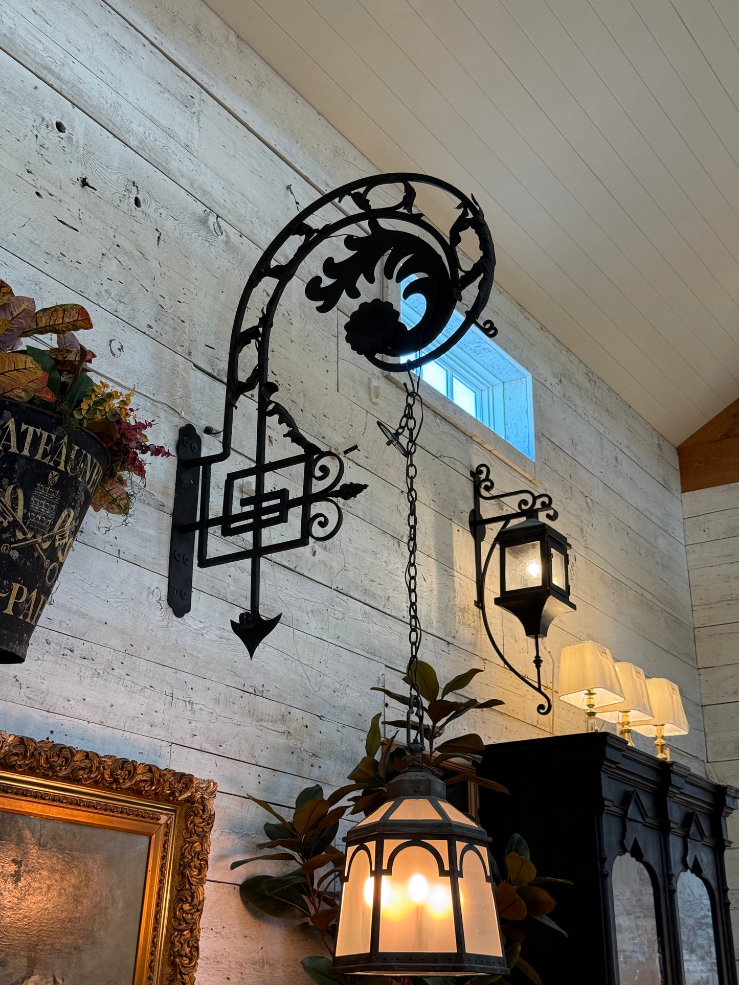 Ornamental Metal Corbel