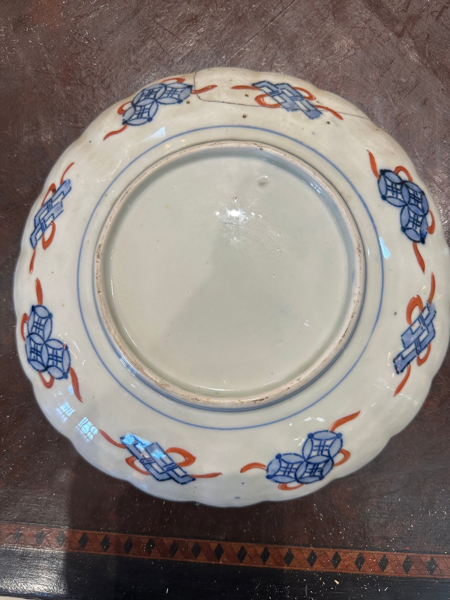Antique Japanese Imari Plate with Scalloped Edge – Floral Vase Motif