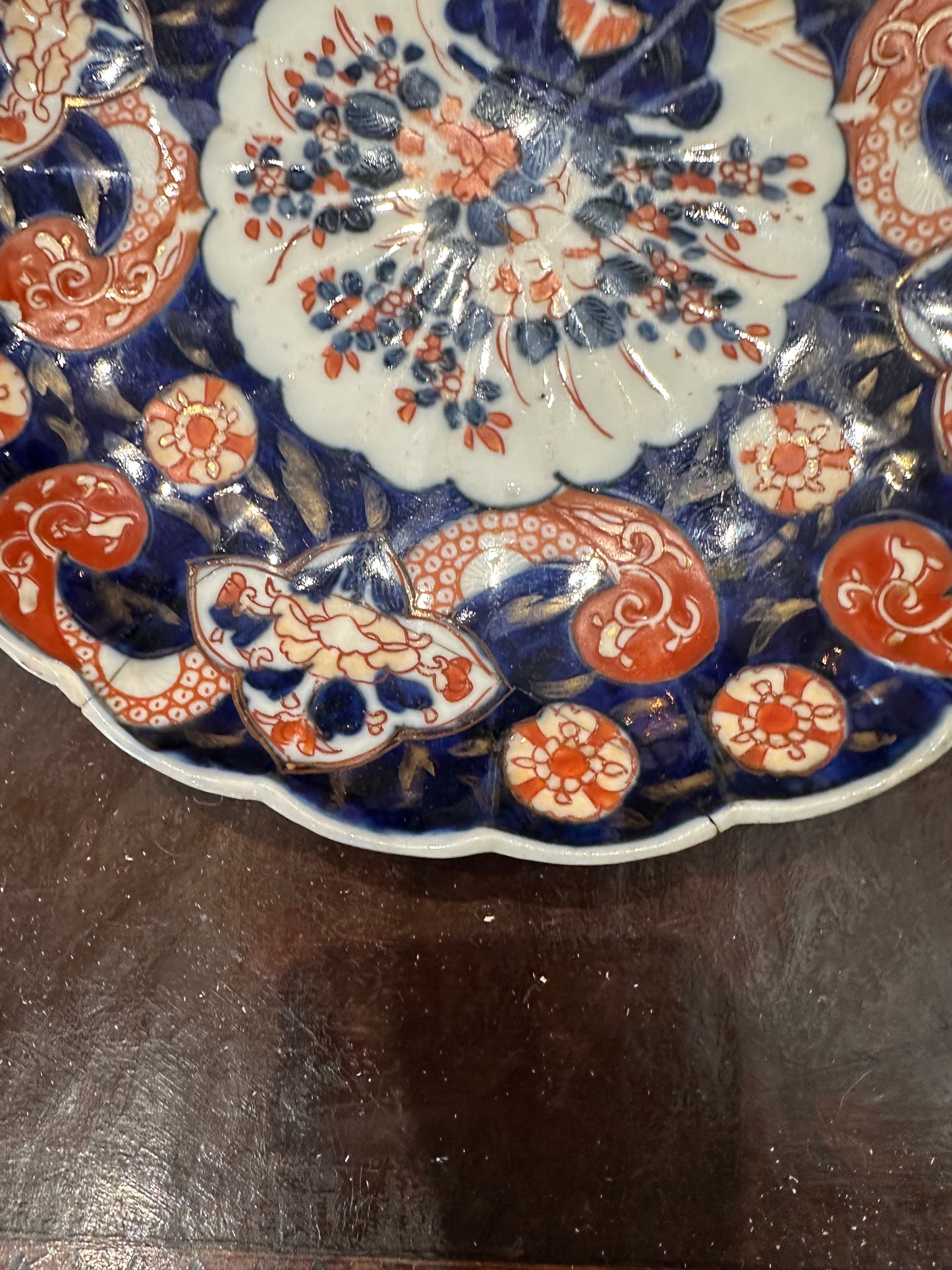 Antique Japanese Imari Plate with Scalloped Edge – Floral Vase Motif