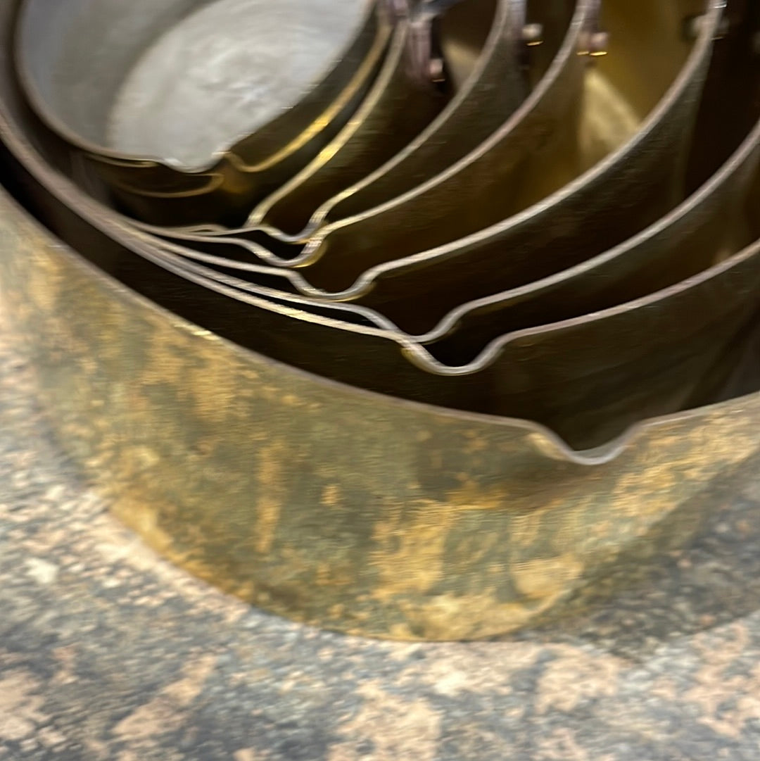 Set of 8 graduated cooking pans