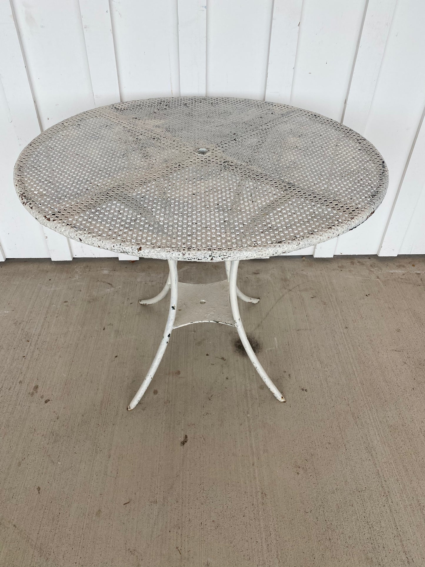 Cloverleaf White Garden Table - The White Barn Antiques