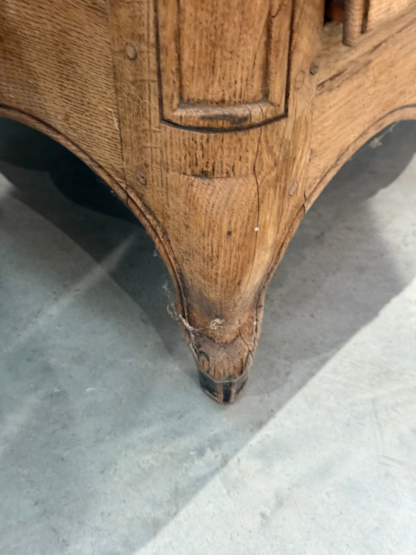 Large Scale Bleached Commode