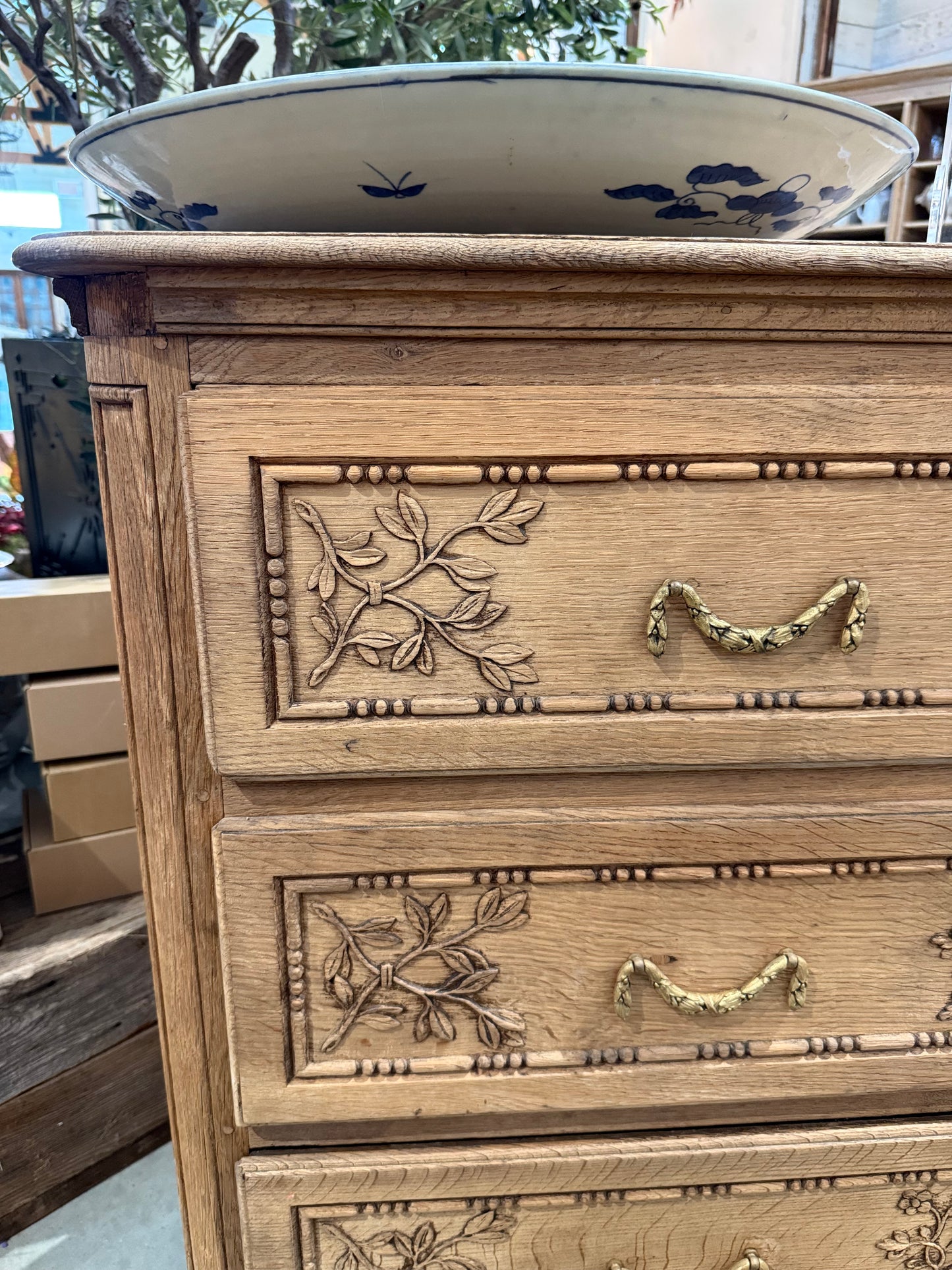 Large Scale Bleached Commode