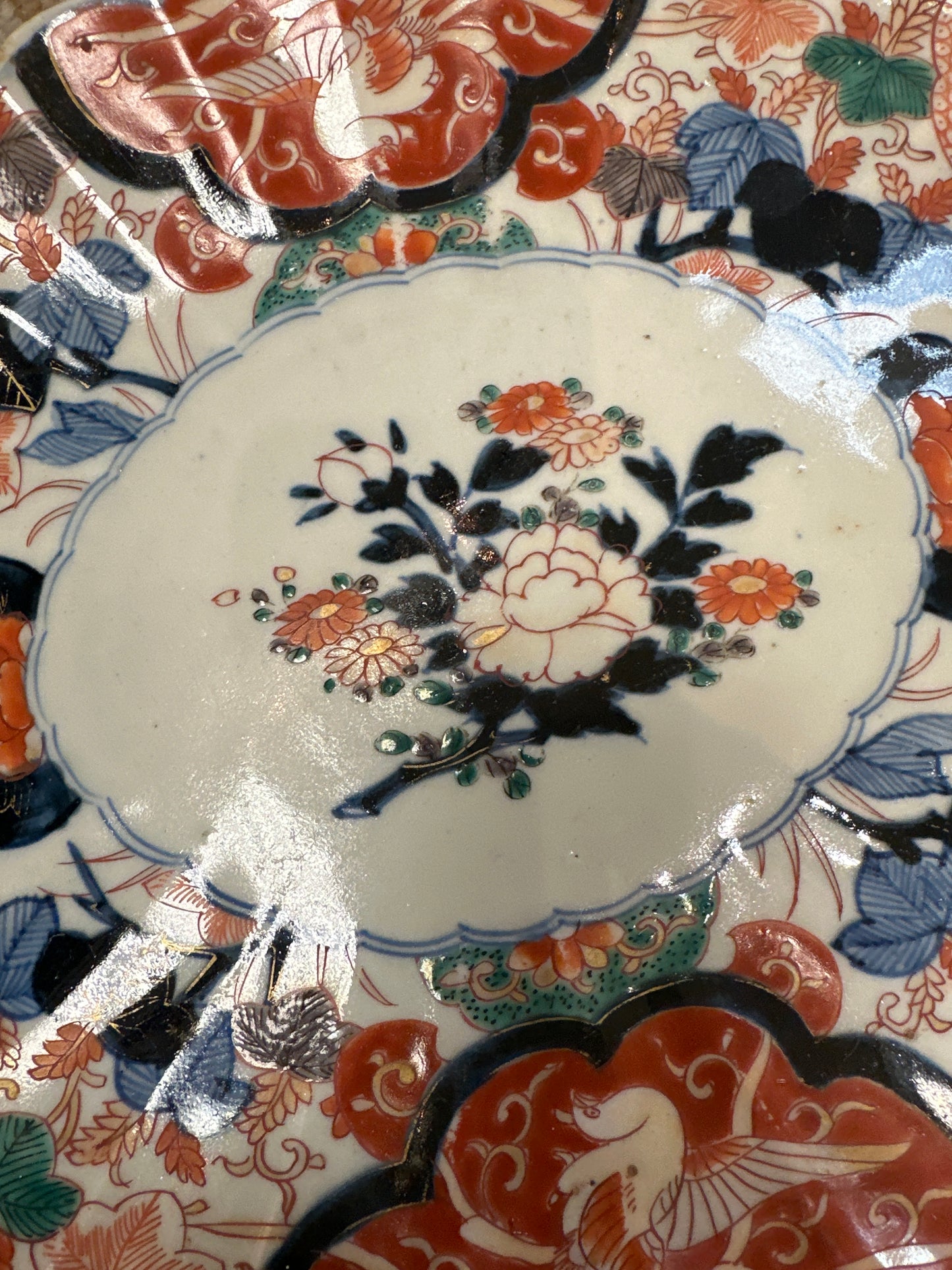 Ovoid Scalloped Edge Imari Plate