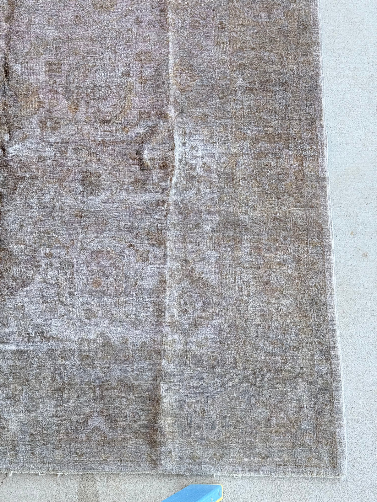 #127 Pale Medallion Rug