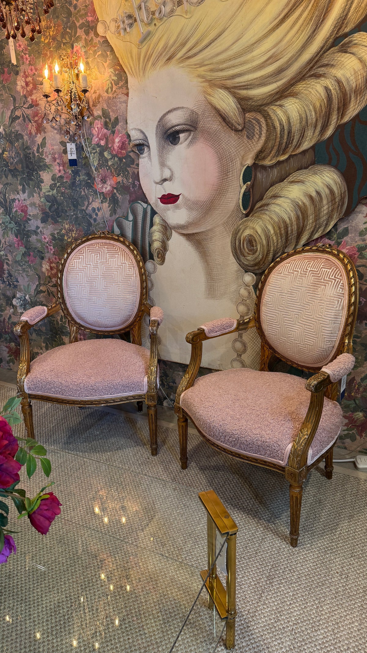 French Louis XV Style Carved Giltwood Chair in Pink Boucle' Fabric