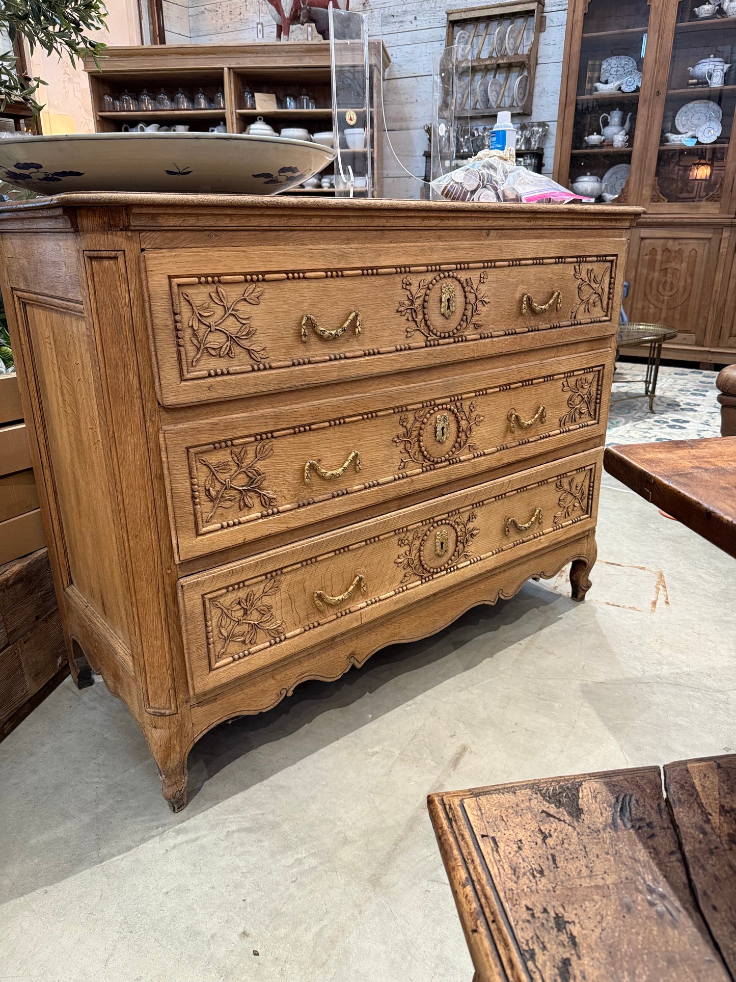 Large Scale Bleached Commode
