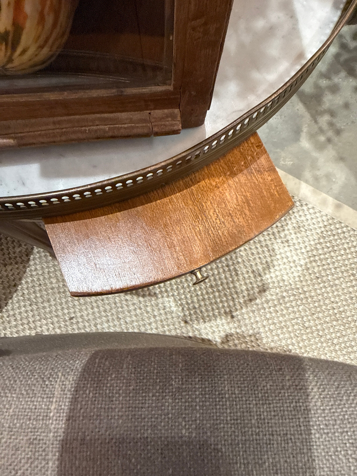 Round Marble Top Bouliette table