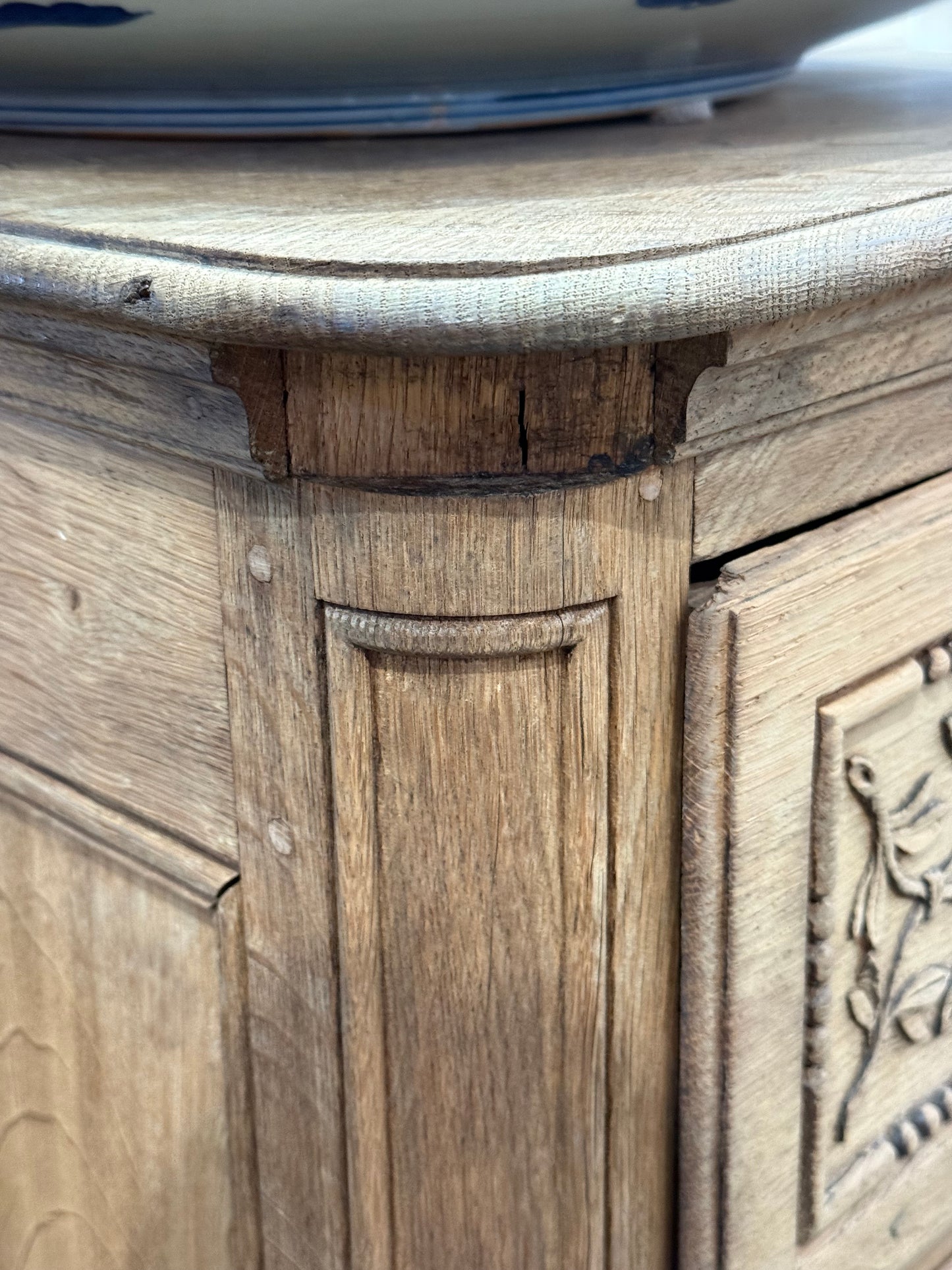 Large Scale Bleached Commode