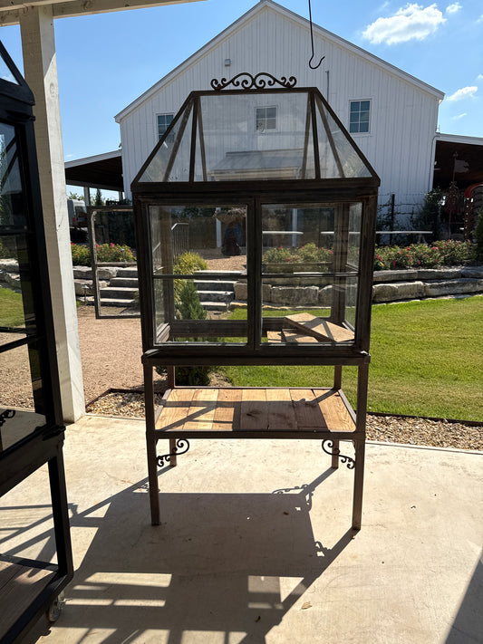 Reverie Greenhouse: The Artisan's Sanctuary