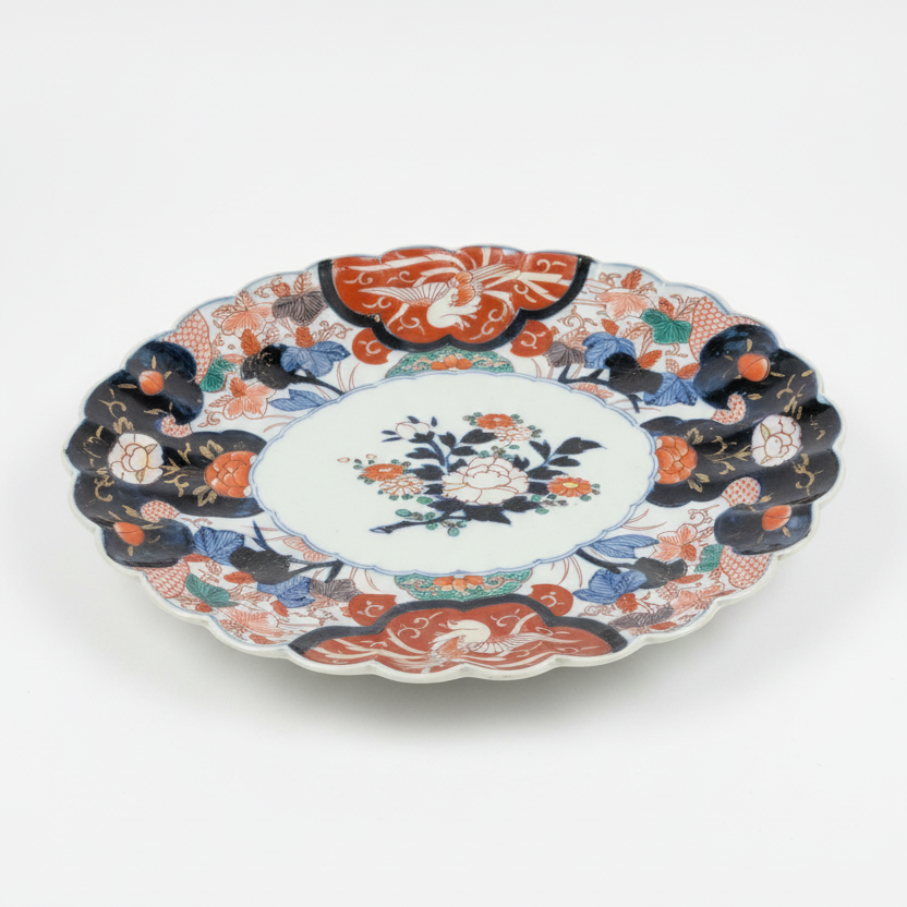 Ovoid Scalloped Edge Imari Plate
