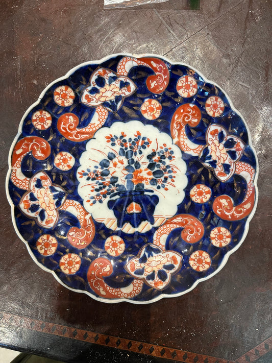 Antique Japanese Imari Plate with Scalloped Edge – Floral Vase Motif