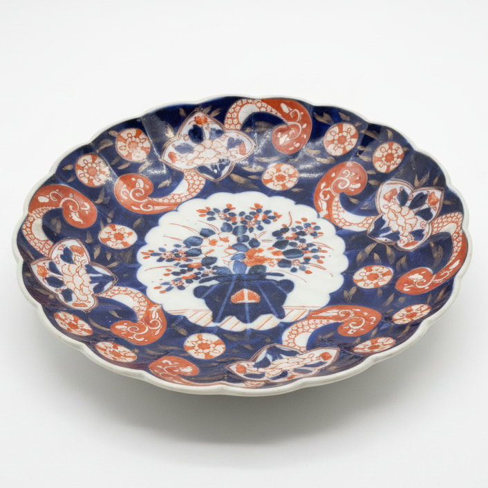 Antique Japanese Imari Plate with Scalloped Edge – Floral Vase Motif