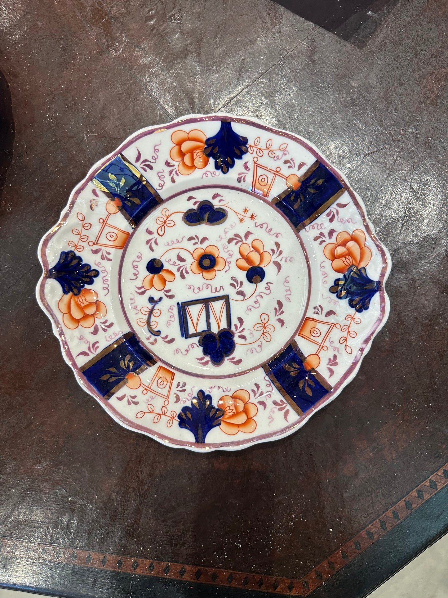 Antique English Imari-Style Cake Plate – Scalloped Edge, Cobalt & Iron Red