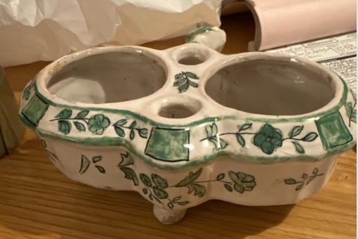 Antique Italian Faïence Inkwell with Hand-Painted Green Floral Motif