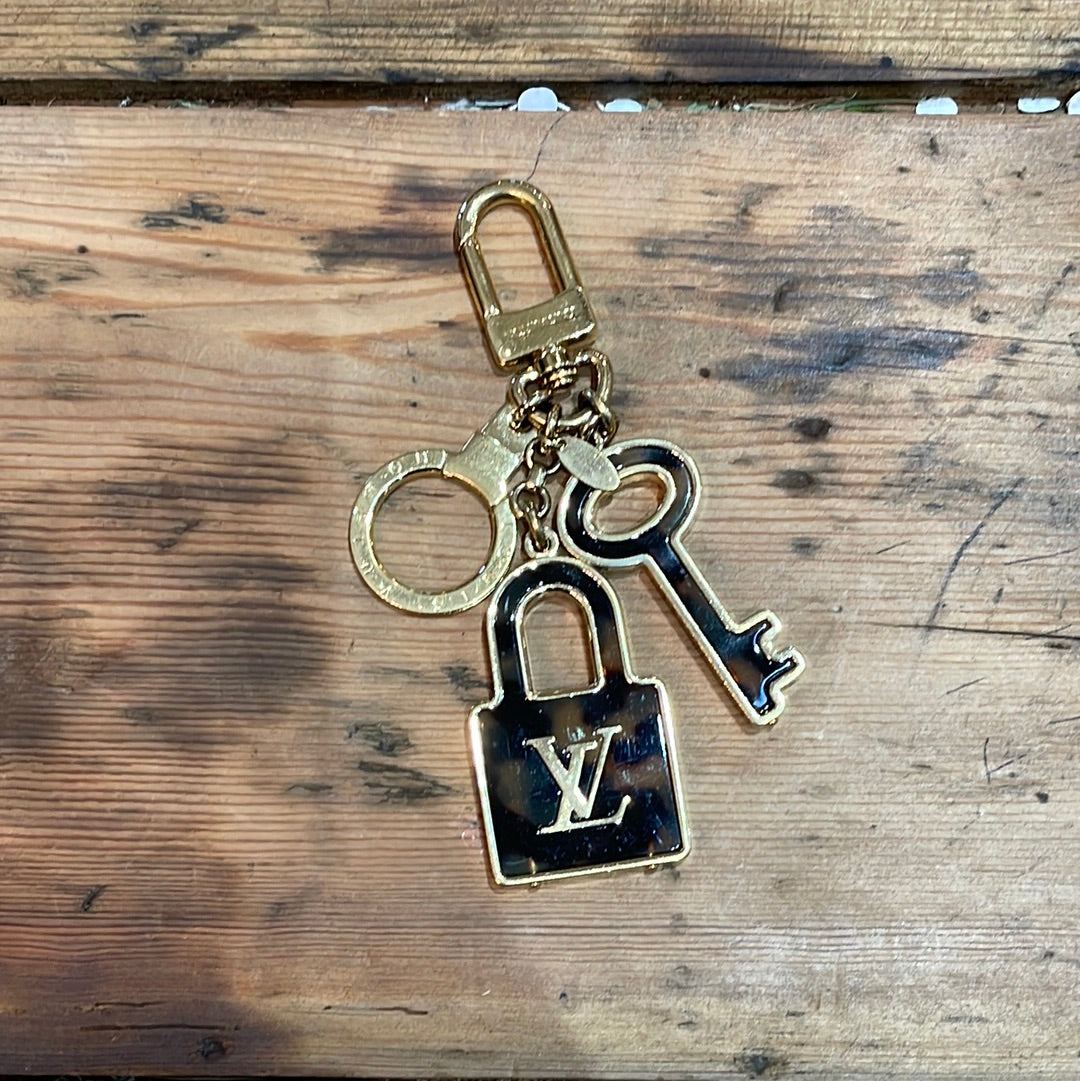 Louis Vuitton Porte Cles Confidence Key and Bag Charm – Fickle  International Antiques