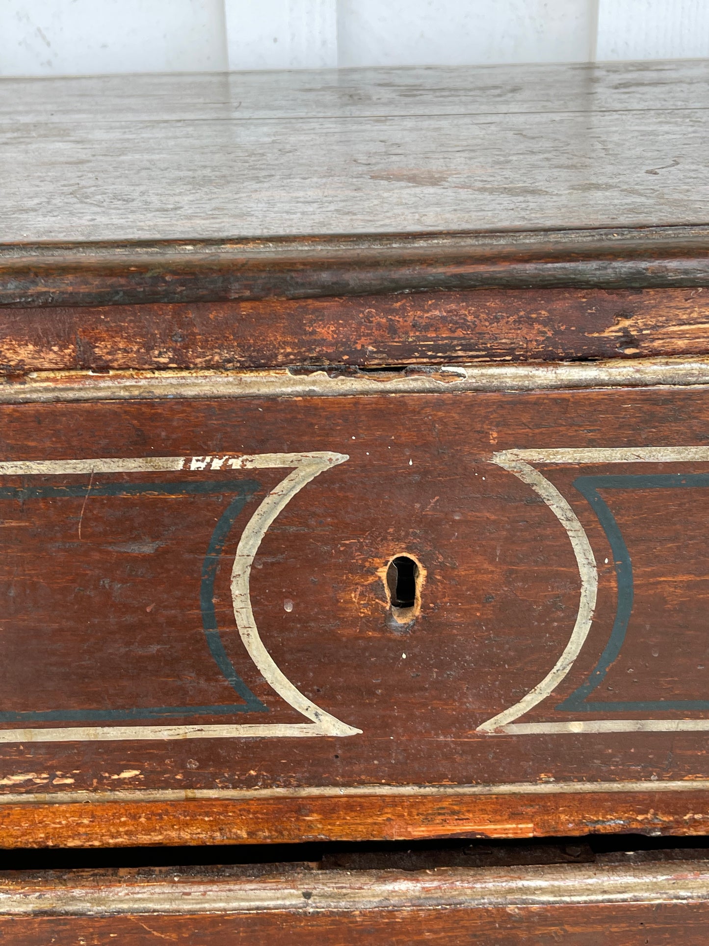 Chest of Drawers with 3 drawers Tuscany 1750 - The White Barn Antiques