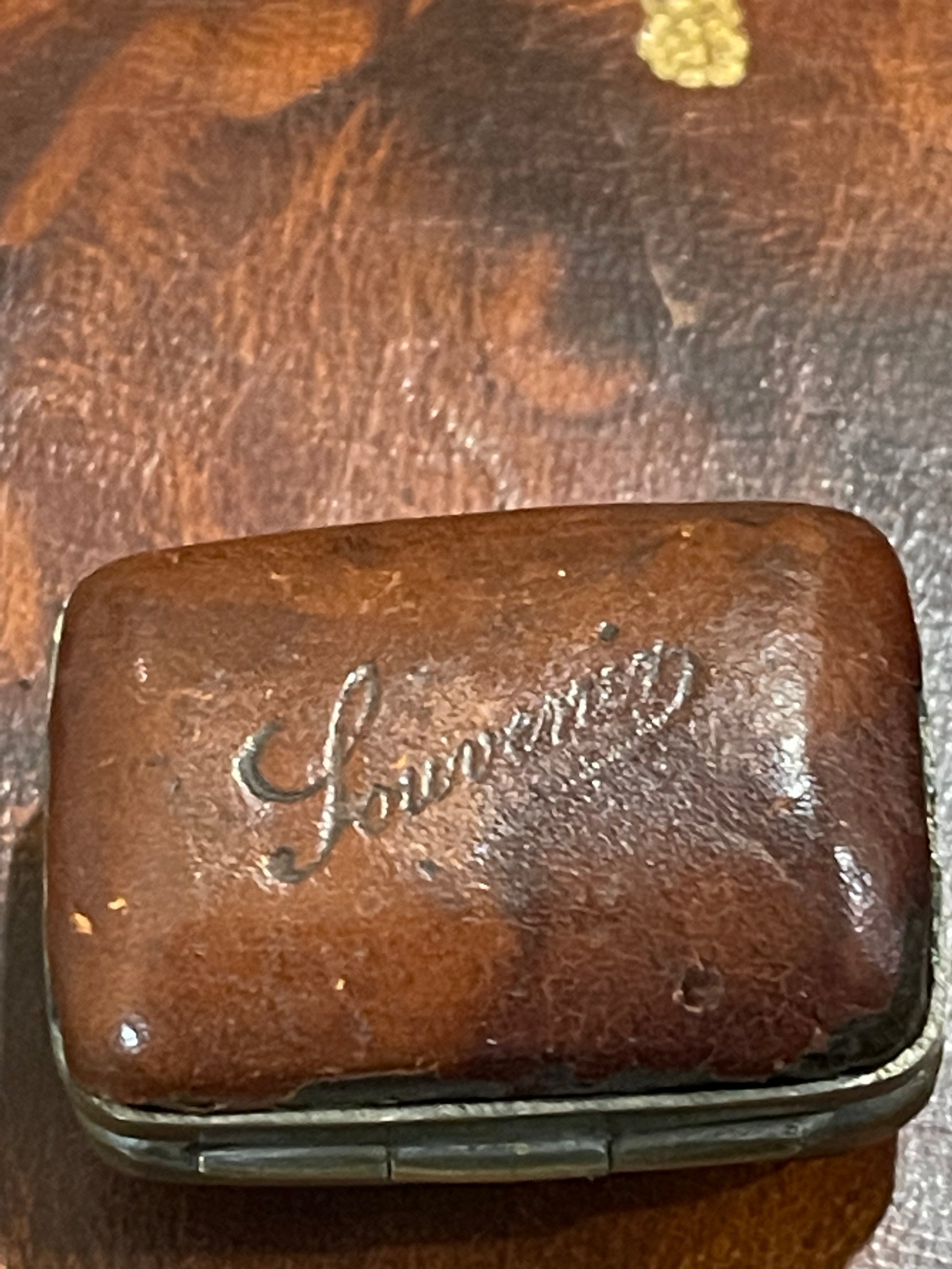 Souvenir thimble in a leather case - The White Barn Antiques