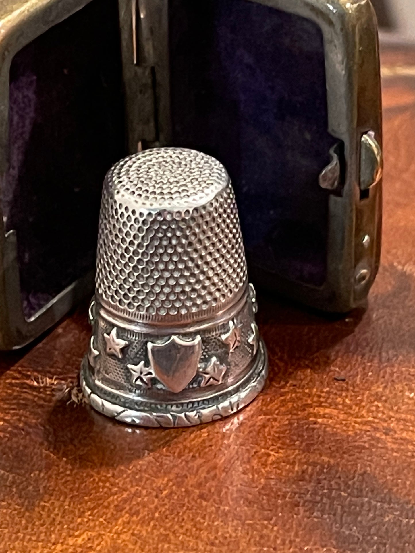 Souvenir thimble in a leather case - The White Barn Antiques