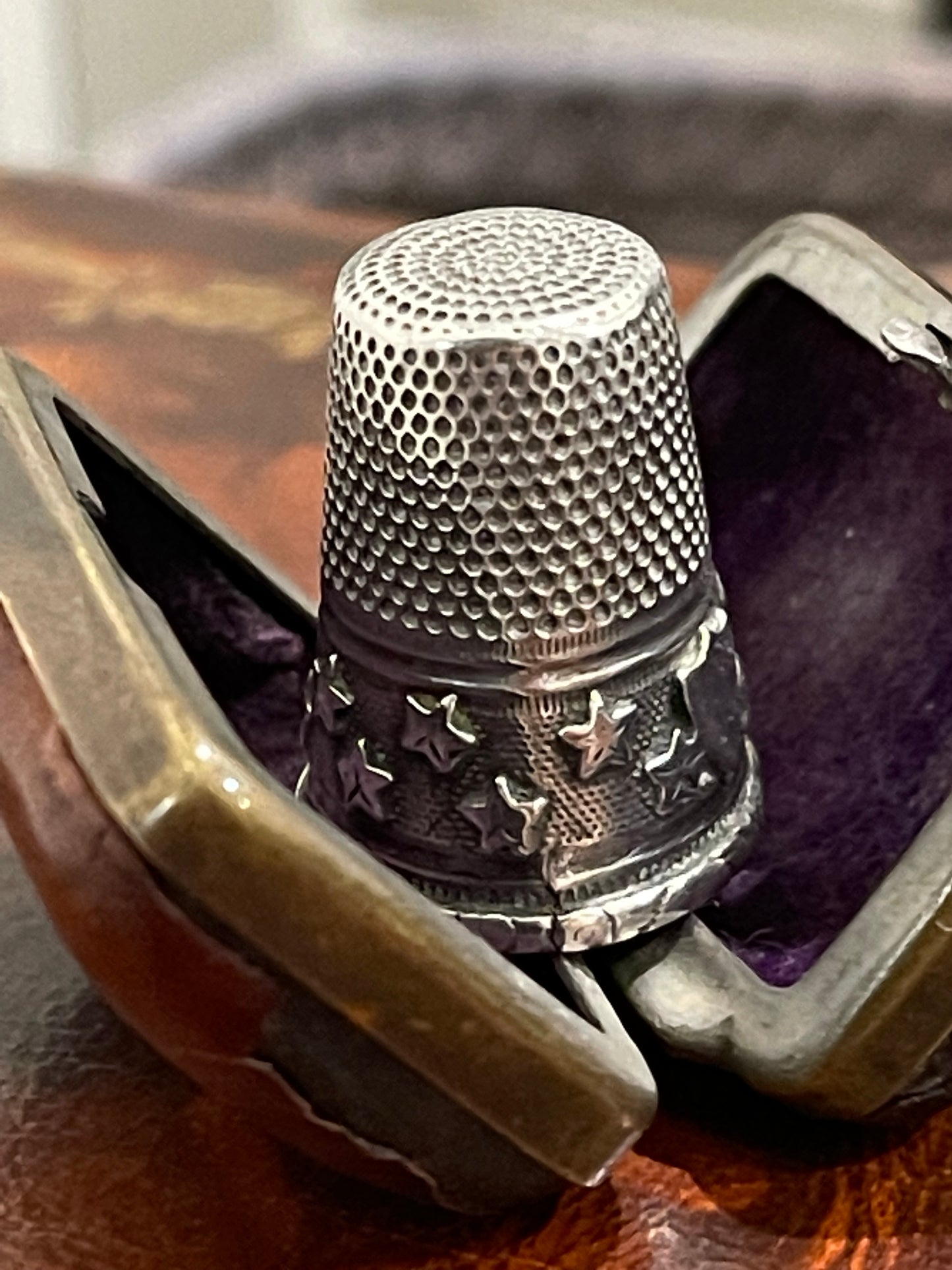Souvenir thimble in a leather case - The White Barn Antiques