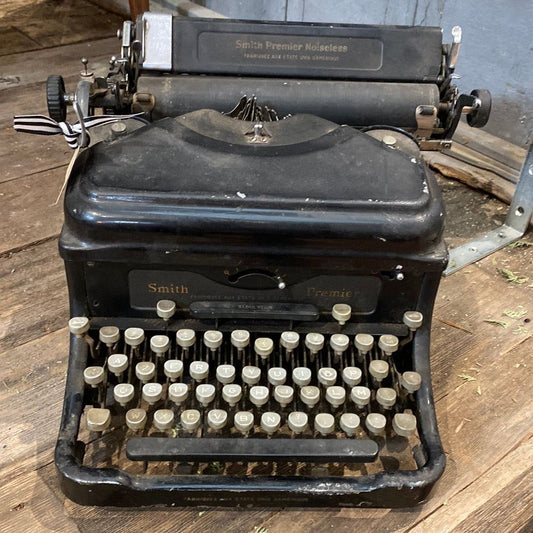Vintage Typewriter - The White Barn Antiques